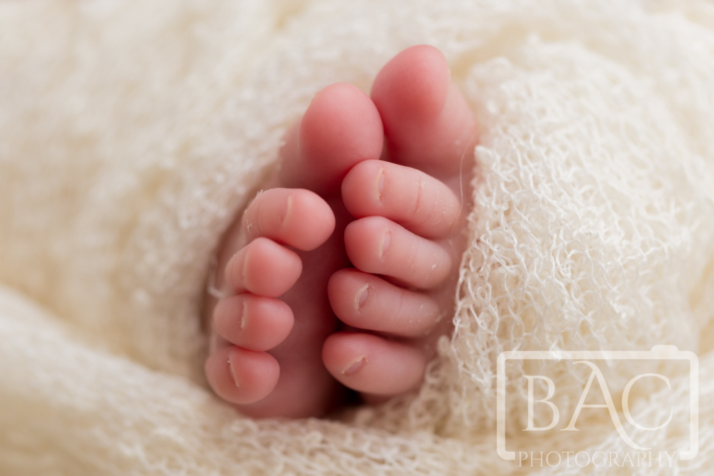 newborn wrap toes with white muslin