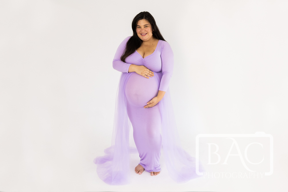 glowing maternity session in north lakes studio